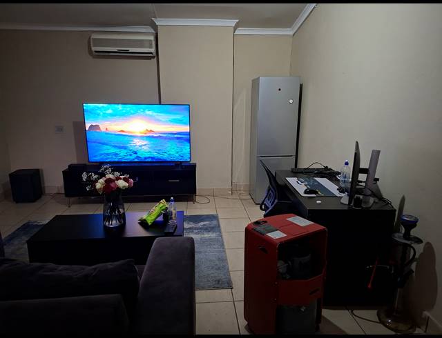 3 BEDROOM FREEHOLD FOR SALE IN LOMBARDY EAST